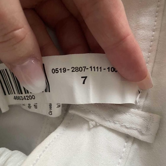 Hardly Worn White Jean Short-Shorts - Picture 3 of 3